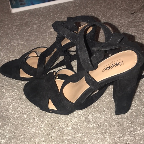 Black Mossimo heels size 7.5 - Picture 4 of 6